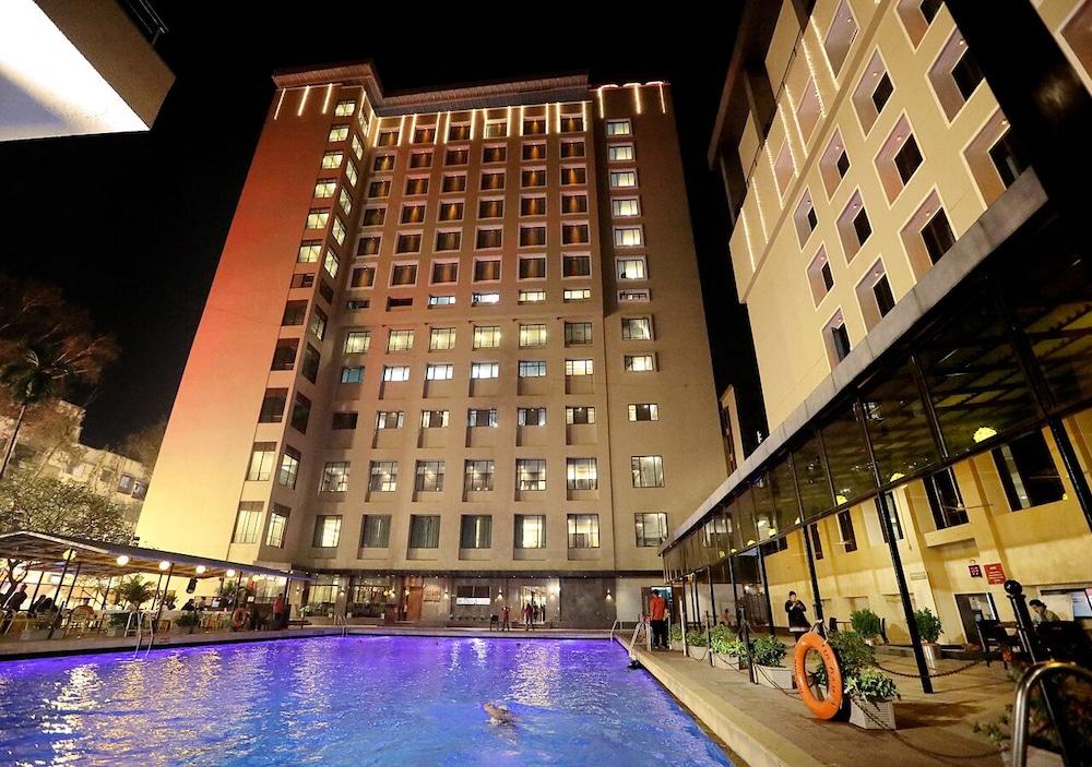 Gcc Hotel And Club Mira-Bhayandar Exteriör bild