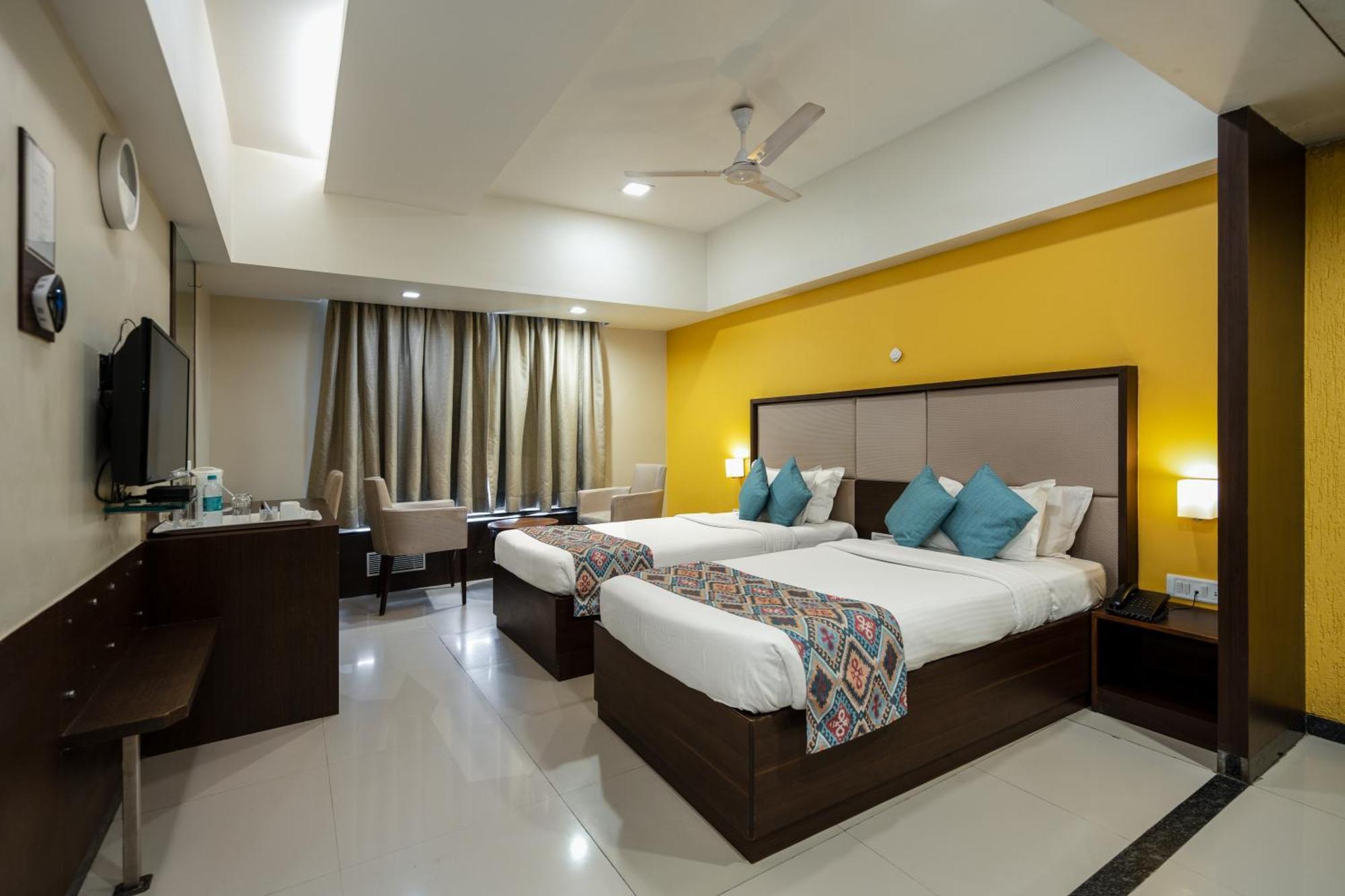 Gcc Hotel And Club Mira-Bhayandar Exteriör bild